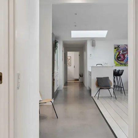 Hébergement de vacances Lovely Summer House With Sea View And Pool