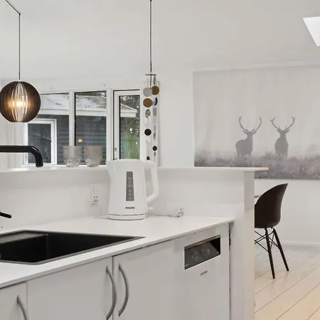 Lovely Summer House With Sea View And Pool Hébergement de vacances Ebeltoft