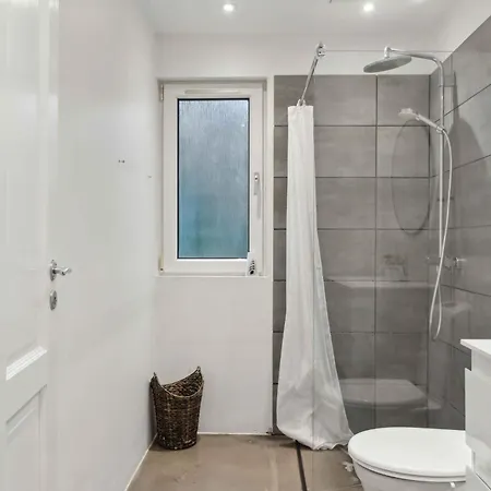 Lovely Summer House With Sea View And Pool Hébergement de vacances *