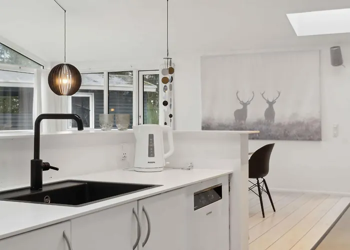 Lovely Summer House With Sea View And Pool Hébergement de vacances Ebeltoft