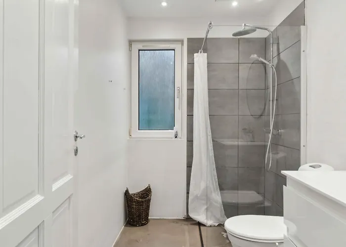 Lovely Summer House With Sea View And Pool Hébergement de vacances *