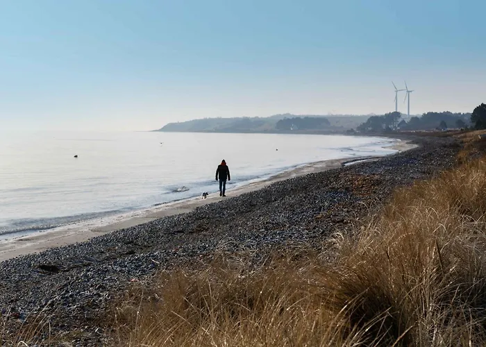 Hébergement de vacances Lovely Summer House With Sea View And Pool *